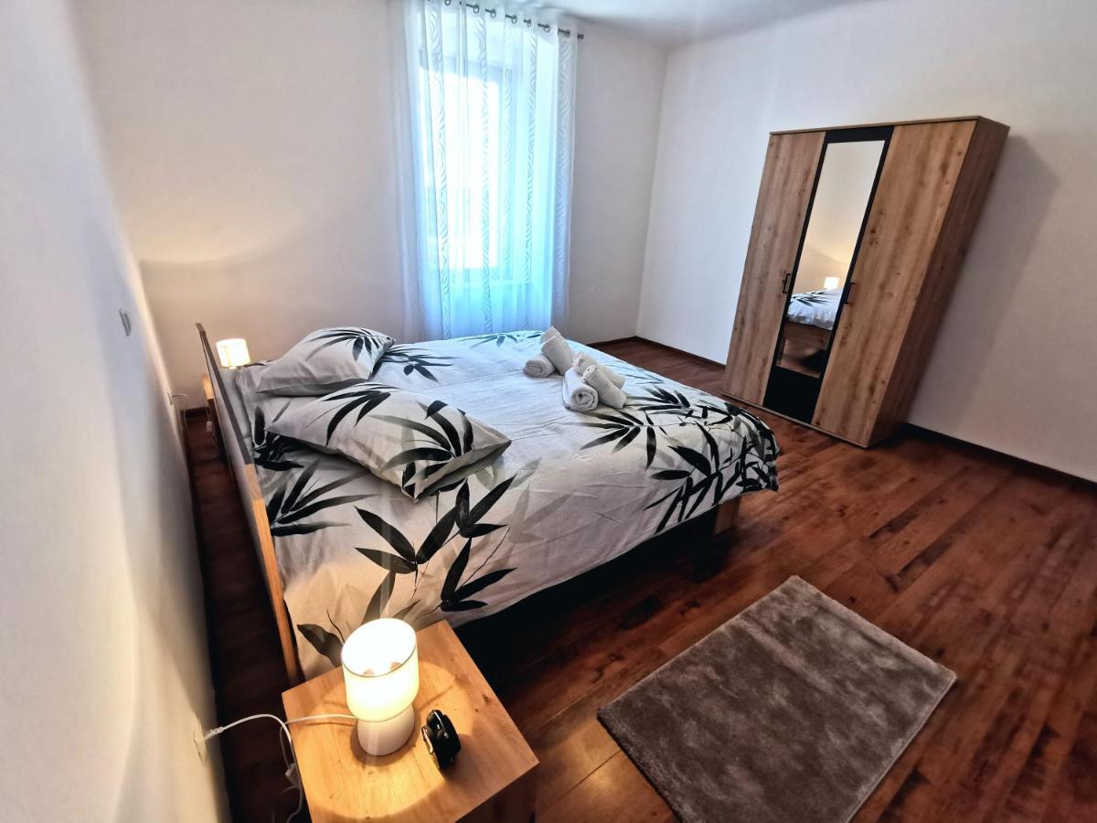 Parun Appartement Pula Buitenkant foto